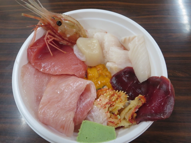 釧路和商市場で勝手丼の値段は高い？安い方法で食べるコツをご紹介！